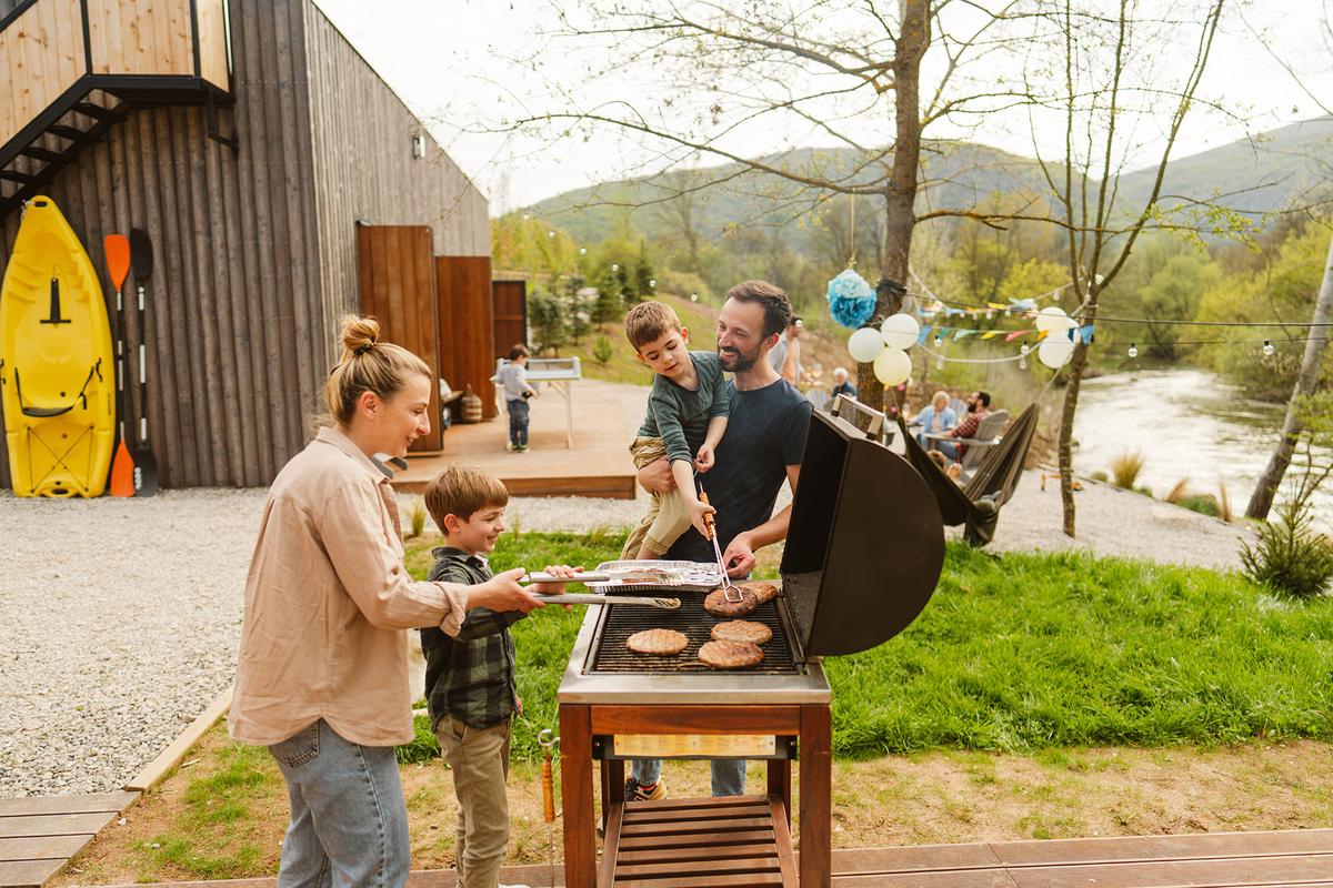 Offering a variety of grilled foods allows hosts to accommodate different dietary preferences while keeping meal preparation straightforward. (AleksandarNakic/Getty Images)