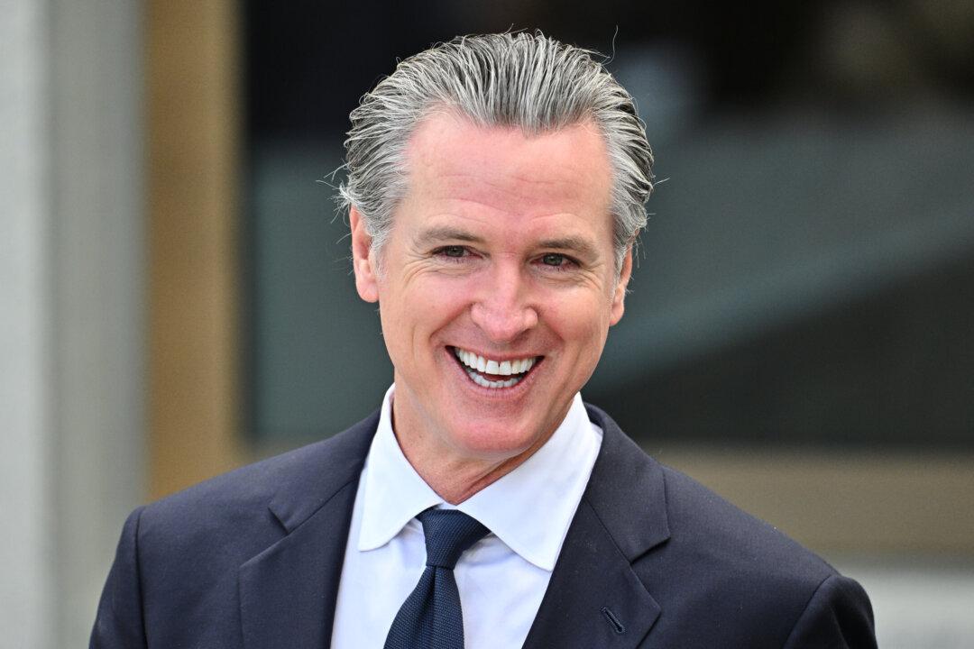 Newsom Orders About 95,000 California State Workers Back to the Office