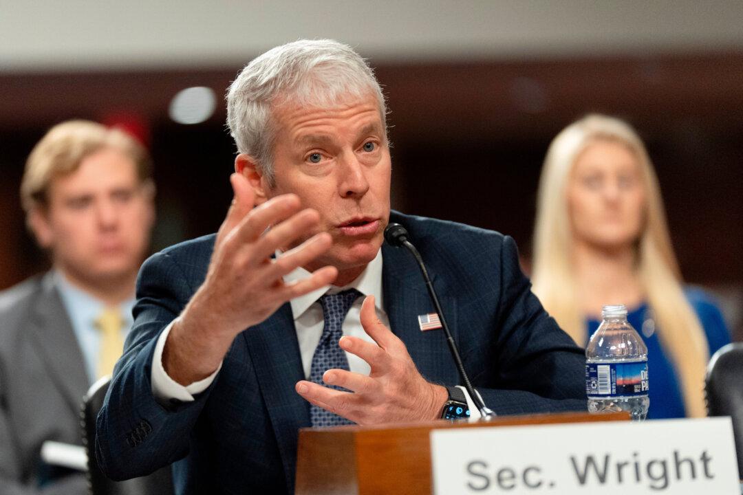 Wright Says US to Boost Fuel Refinery Output as Hormuz Disruptions Continue