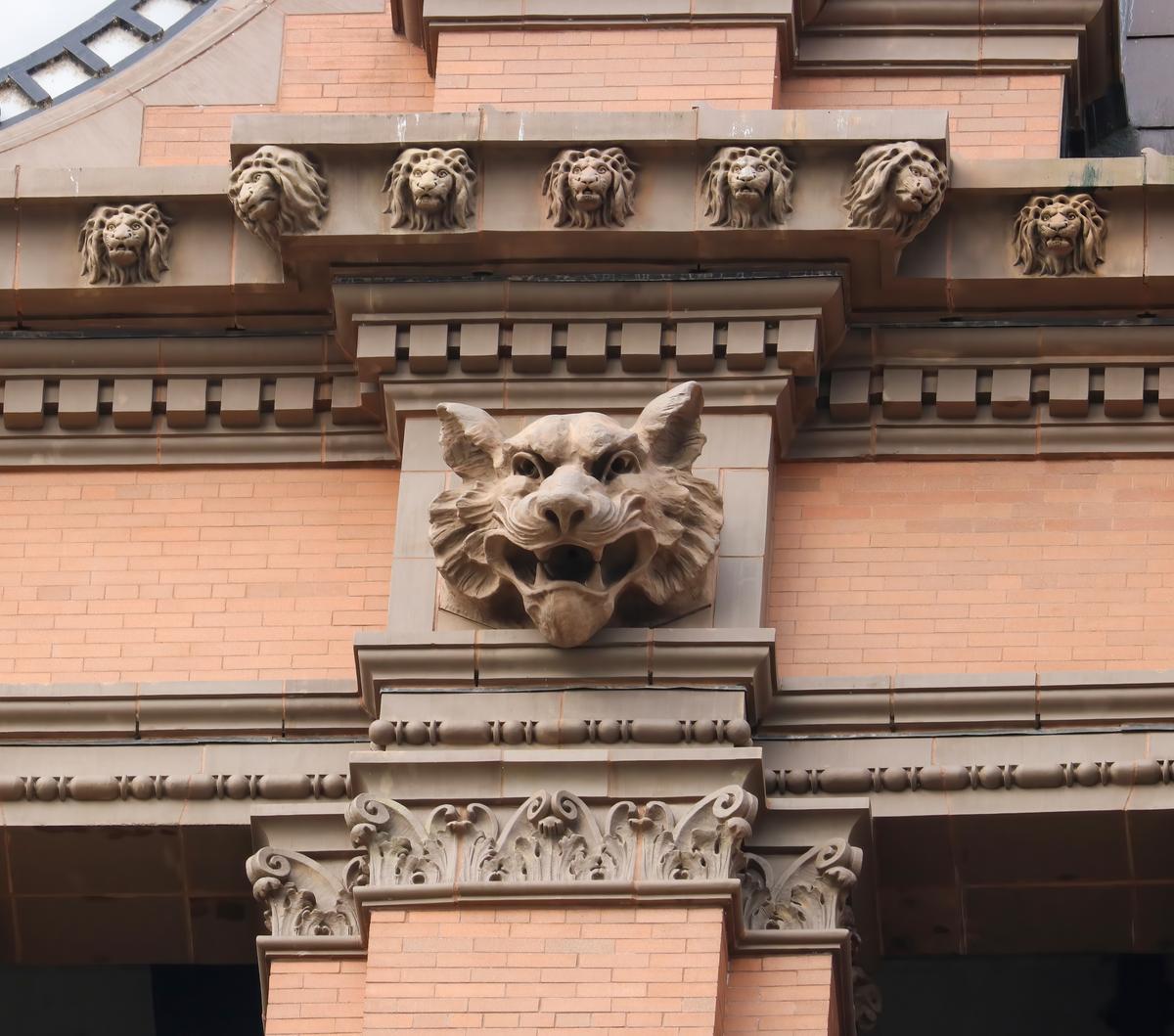 In gargoyle and mascaron fashion, some areas of Milwaukee City Hall’s exterior are covered in terracotta and stone cherubs, what are dubbed “grotesque faces,” and wolves’ or lions’ heads. Acanthus leaves, as well as dentil and egg-and-dart moldings embellish the structure. (Rosie Millen/Shutterstock)
