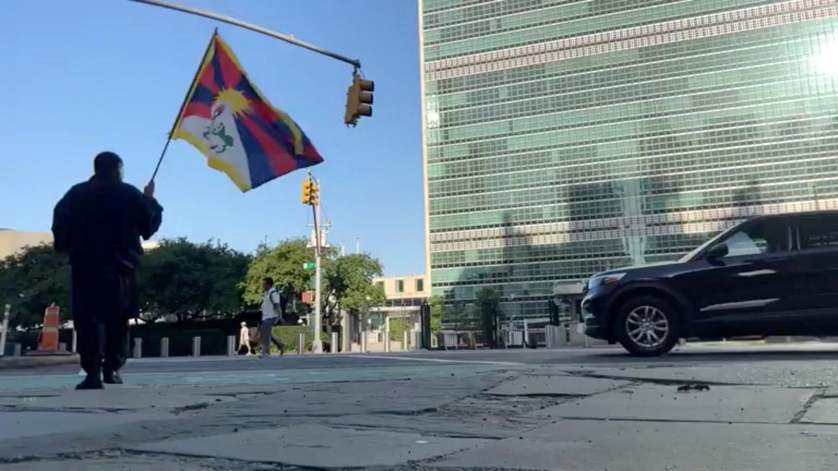 Tibetan Man Sets Himself on Fire Outside UN Headquarters in New York