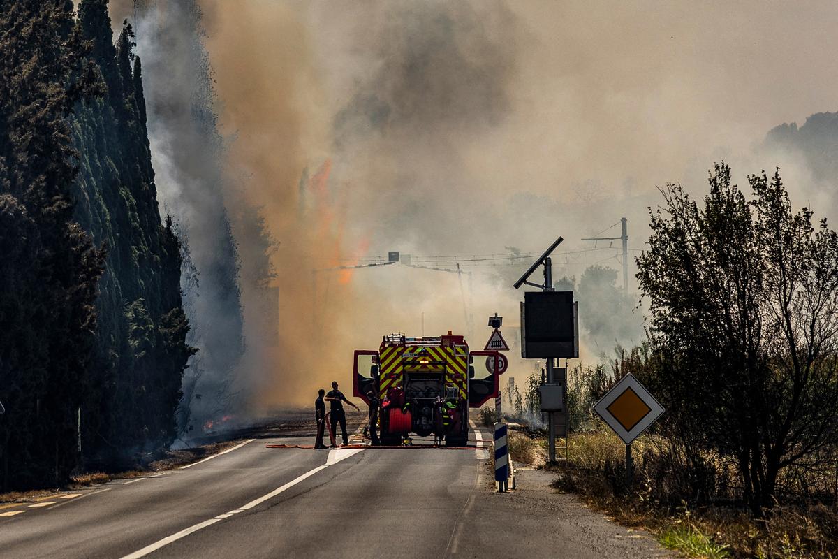 France Evacuates 10,000 From Path of a Wildfire Near Spanish Border