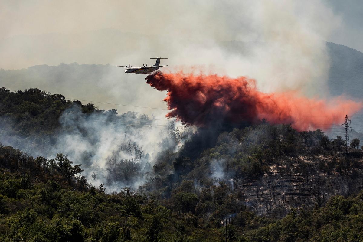 Day in Photos: Massive Wildfire in France, Military Drone Exercise, and Protest in India