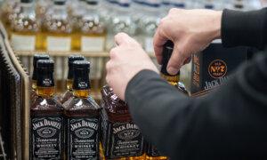 US Lawmaker Advances Bill for Trade Investigation Against US Liquor Bans in Canada