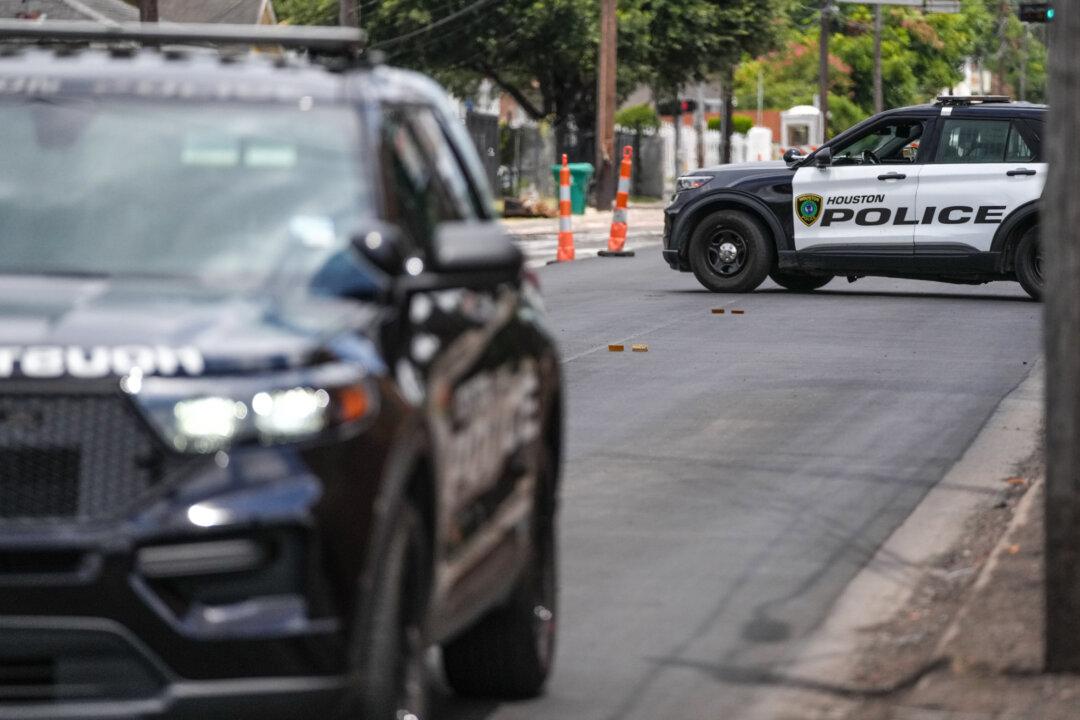 ICE Officer Fatally Shoots Illegal Immigrant During Houston Arrest Operation