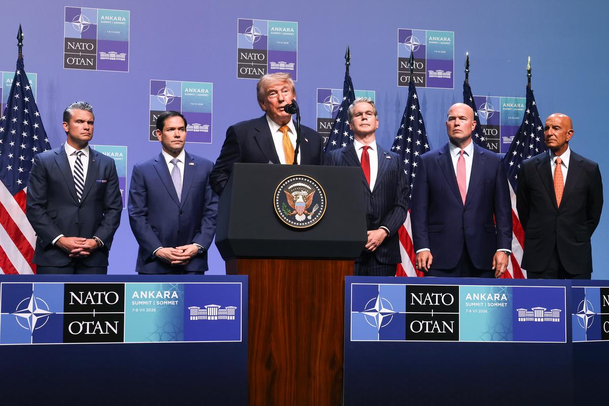 Trump Says US–Iran Ceasefire Is Over After Hormuz Strikes