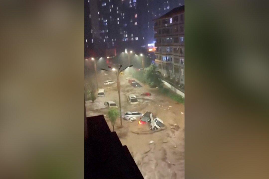 Eyewitness Captures Cars Washed Away in China