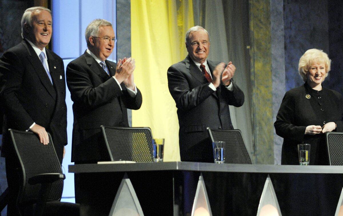 (L-R) Former Prime Ministers Brian Mulroney, Joe Clark, Paul Martin, and Kim Campbell during an event in Toronto on Feb. 20, 2007. (CP PHOTO/Aaron Harris)