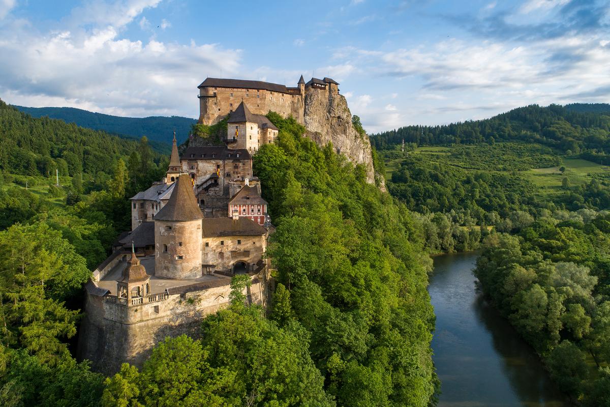 Orava Castle: A Stone Chronicle Above the River