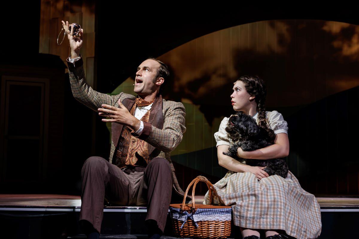 Gabe Fries as Professor Marvel and Nora Wragg as Dorothy Gale, in the Illinois production of "The Wizard of Oz." (Jennifer Heim)