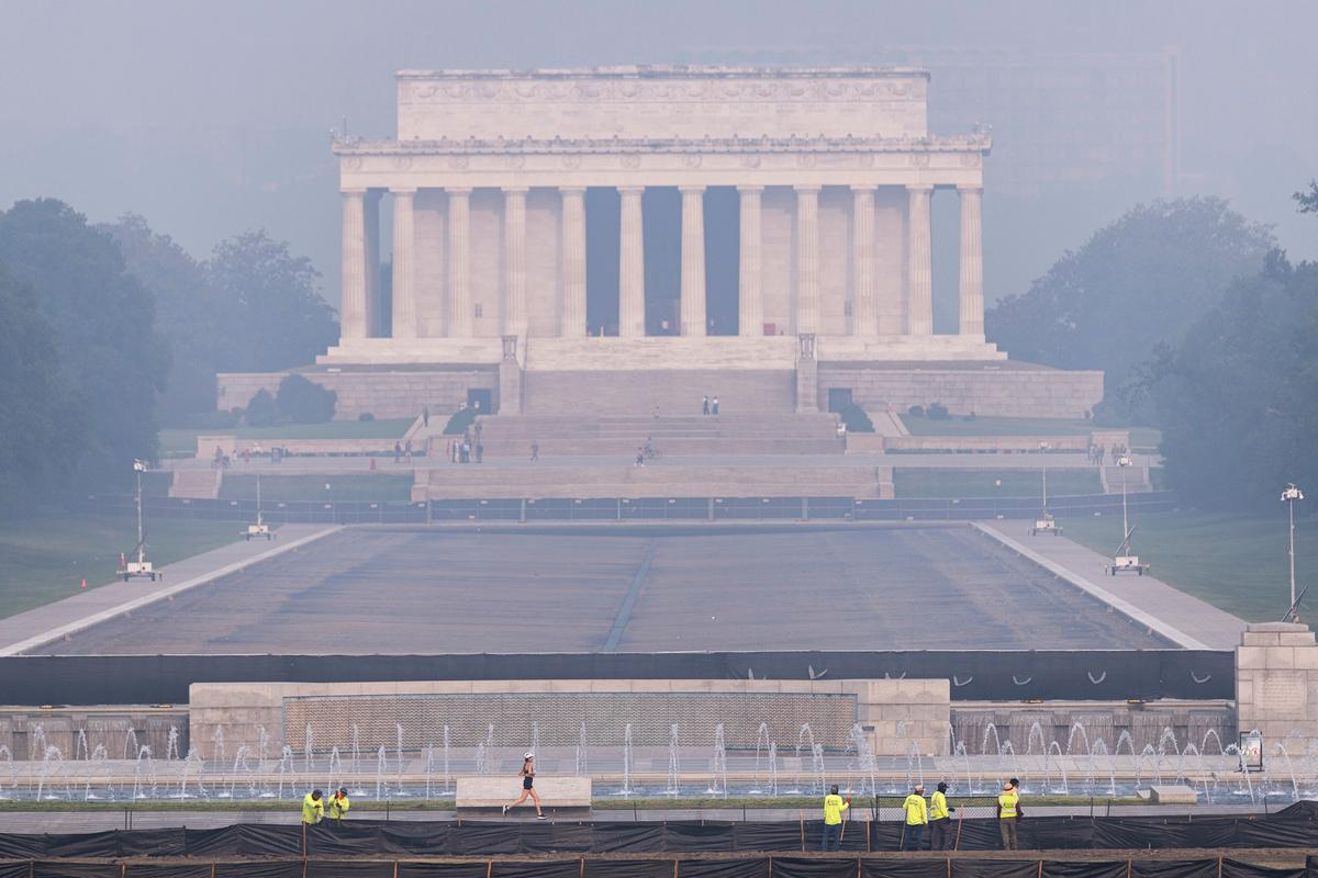 Smoke From Wildfires Darkens Skies in Upper Midwest, Northeastern US