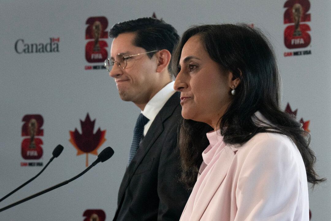 Anand Hosts Mexican Counterpart Amid Uncertainty Over CUSMA