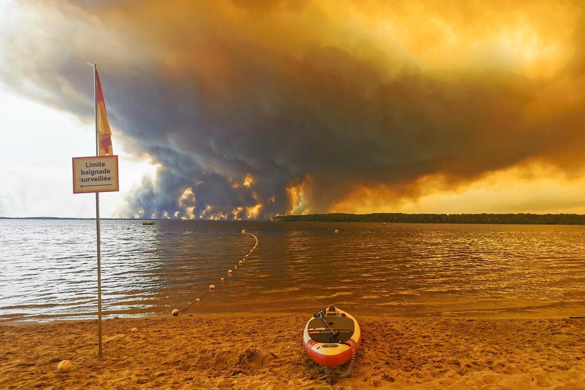 Rare ‘Fire Cloud’ Over French Wildfire Ignites New Blazes With Its Own Lightning