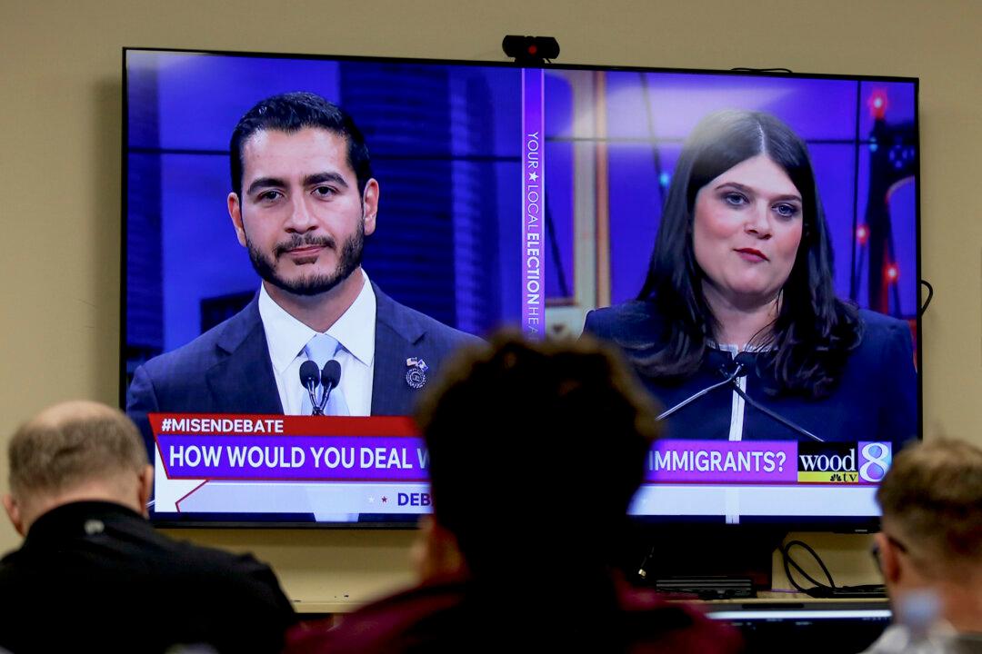 Michigan Democrats Close Senate Primary With Dueling Electability Arguments