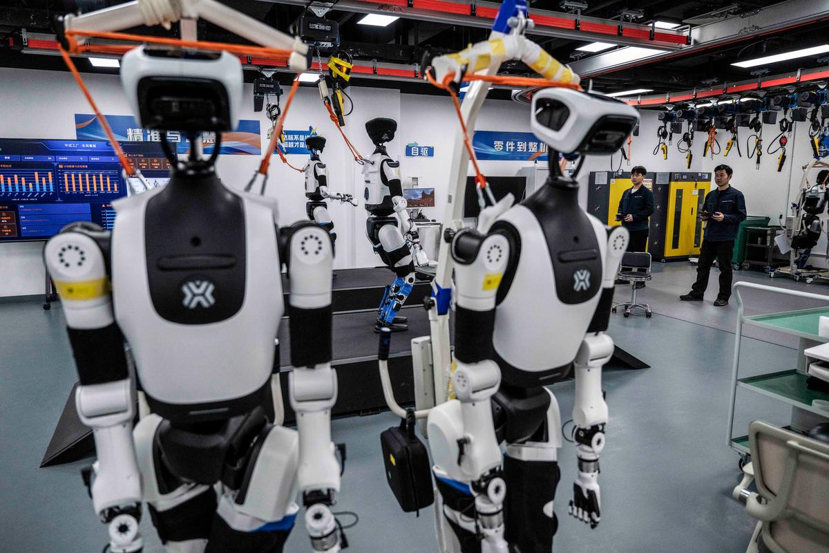 FCC Bans Foreign Humanoid Robots, Power Inverters Amid China Concerns
