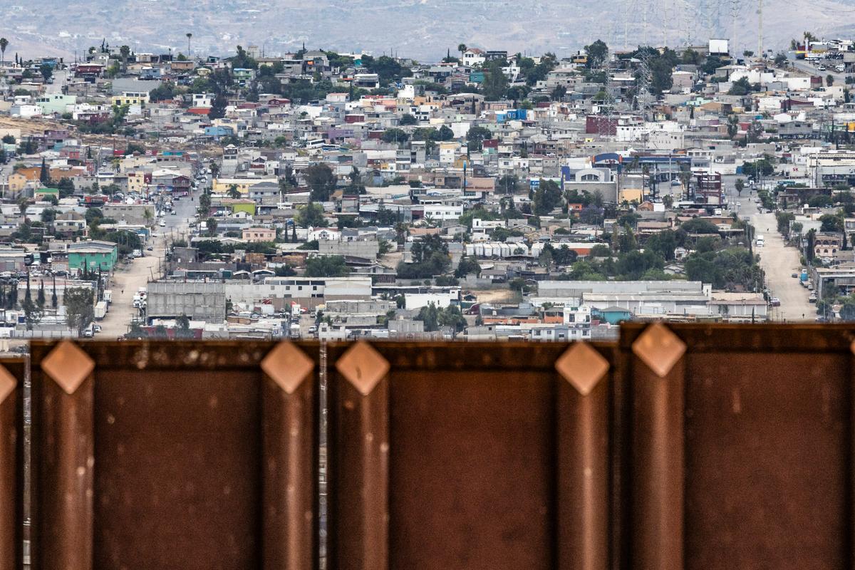 Texas Woman Pleads Guilty to Smuggling Children Across Border
