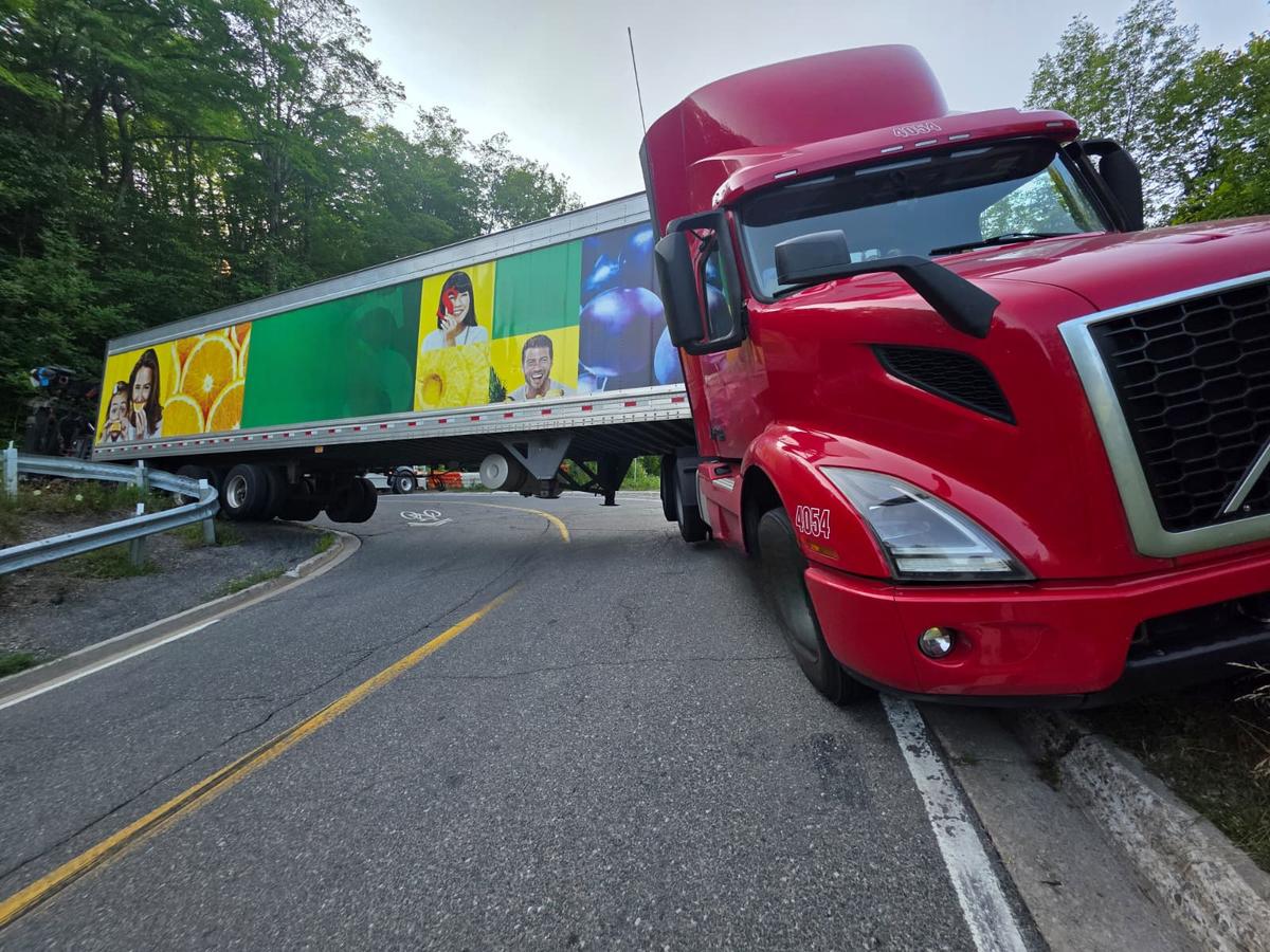 Southern Ontario Driver Charged After Rig Gets Stuck on ‘No Heavy Truck’ Road