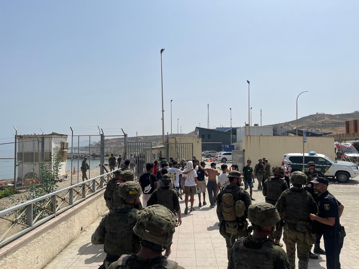 Spain: Days After Historic Border Breach, Illegal Migrants Remain Scattered Across Ceuta
