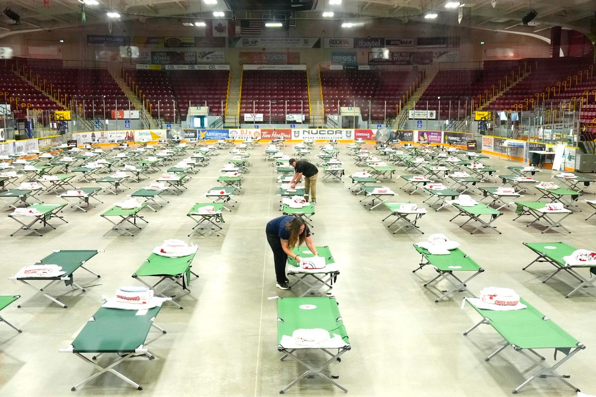 Cots are laid out at Fort William Gardens, in Thunder Bay, Ont., on July 20, 2026. The arena was turned into a provincial reception centre for evacuees fleeing wildfires. (The Canadian Press/Chris Young)