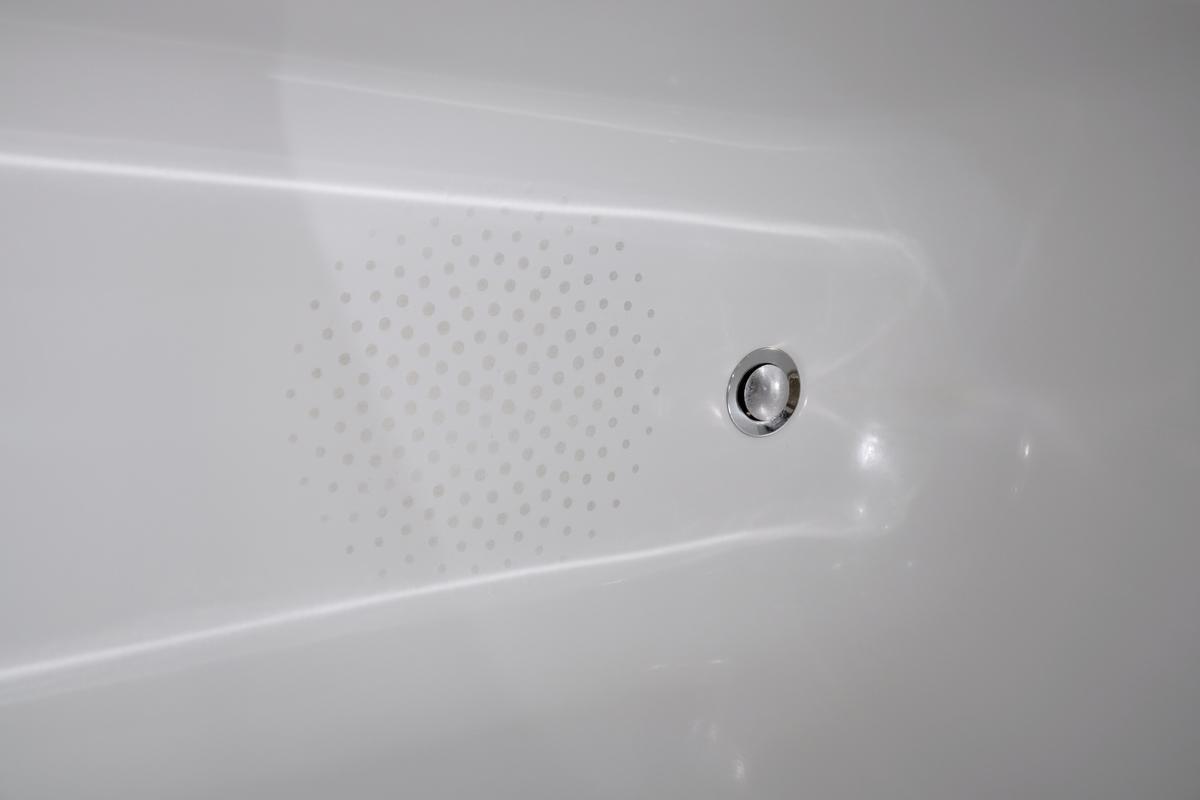 How to Clean a Bathtub Anti-Slip Bottom