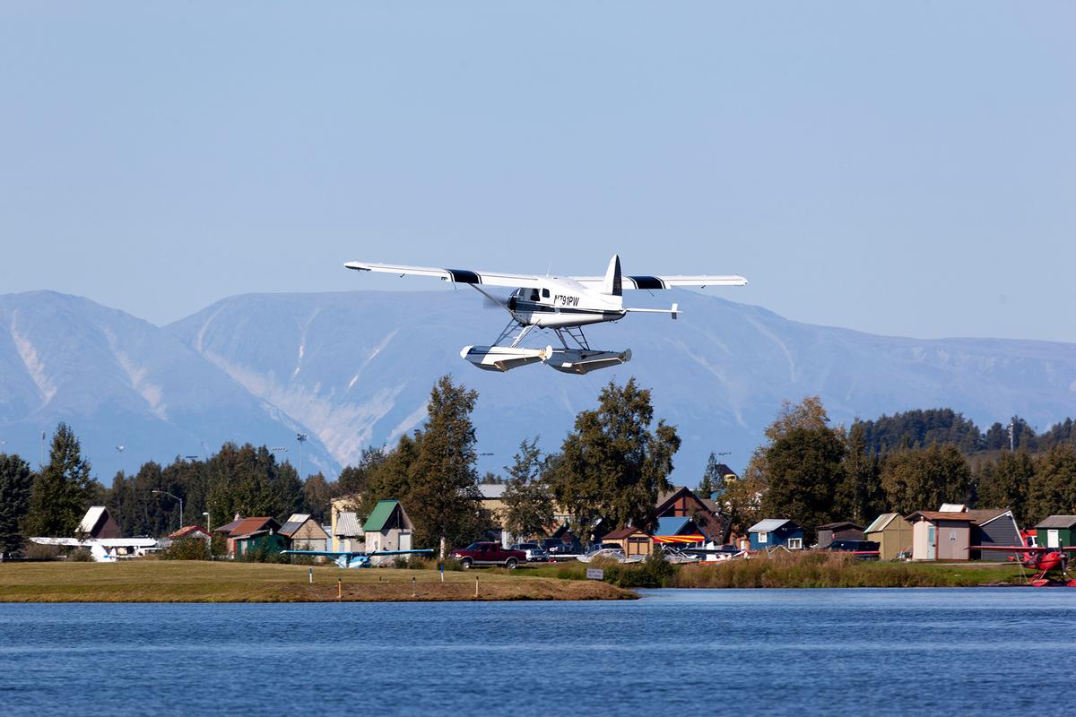 Lake Hood is the world's busiest seaplane base, with around 200 takeoffs and landings a day and roughly 1,000 pontoon planes moored at its docks. (JOAQUIN GUASCH DRUDIS/Shutterstock)