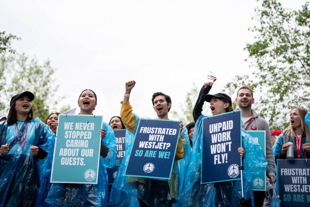 WestJet Flight Attendants’ Tentative Deal Includes 18 Percent Wage Increase, New Benefits