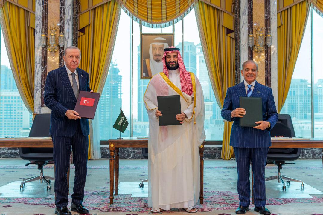Saudi Arabia, Turkey, Pakistan Sign Key Defense Agreement