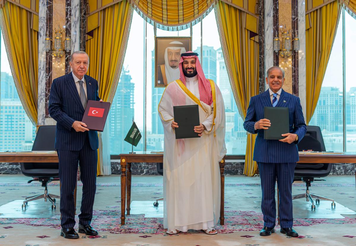 Saudi Arabia, Turkey, Pakistan Sign Key Defense Agreement