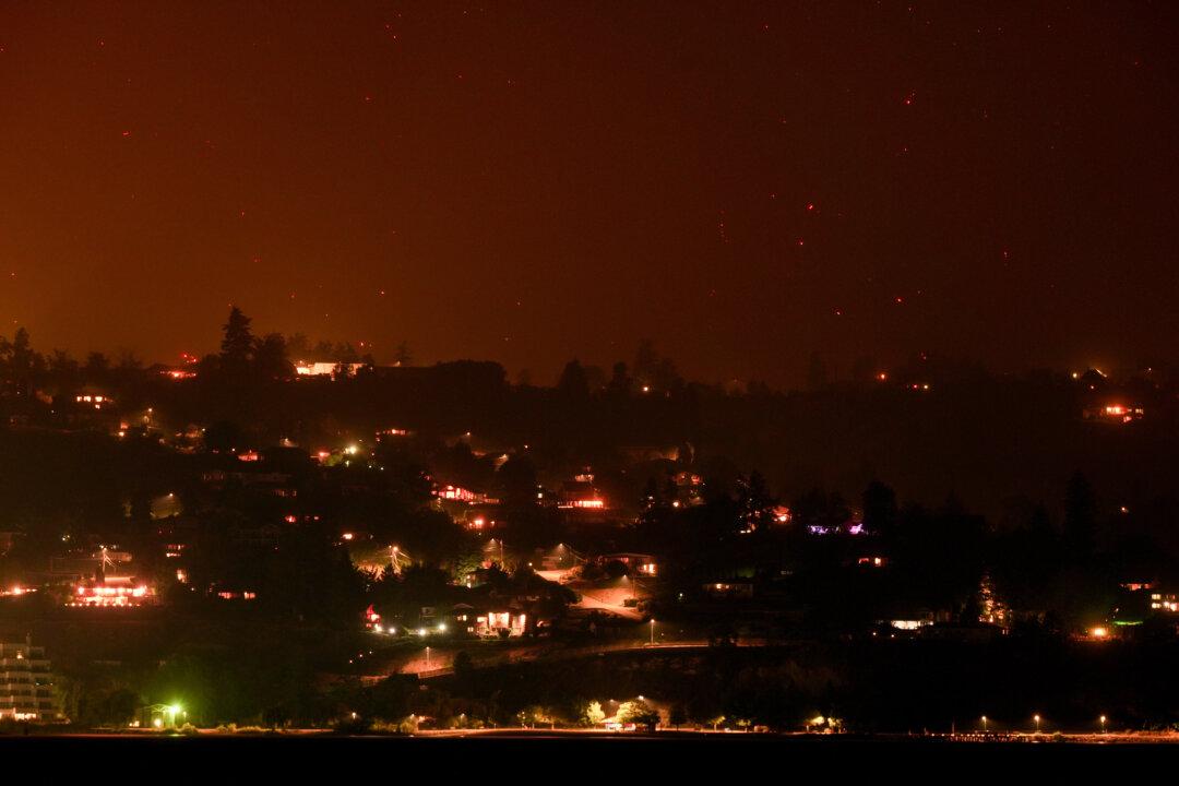 ‘It Was a Warzone:’ Survivor Describes Evacuating BC Wildfires With Wife and Young Child
