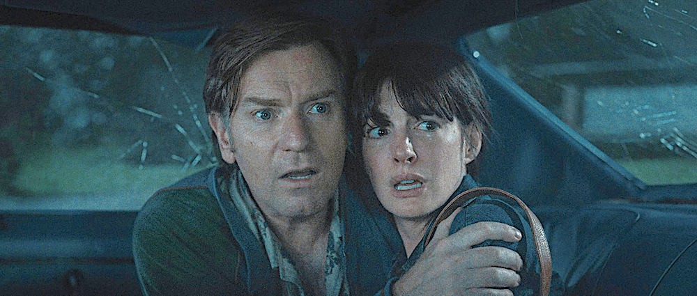Ewan McGregor and Anne Hathaway in "The End of Oak Street." (Warner Bros. Pictures)