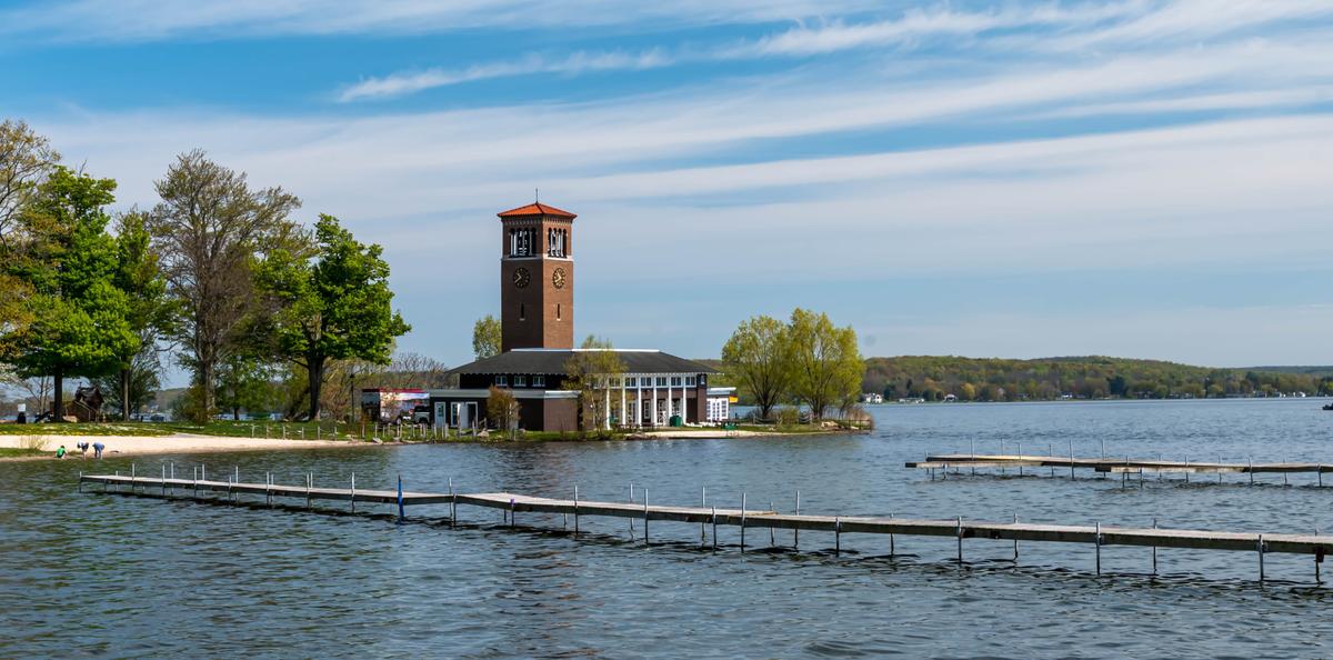 An education center and piers at Chautauqua Lake in New York. (woodsnorthphoto/Shutterstock)