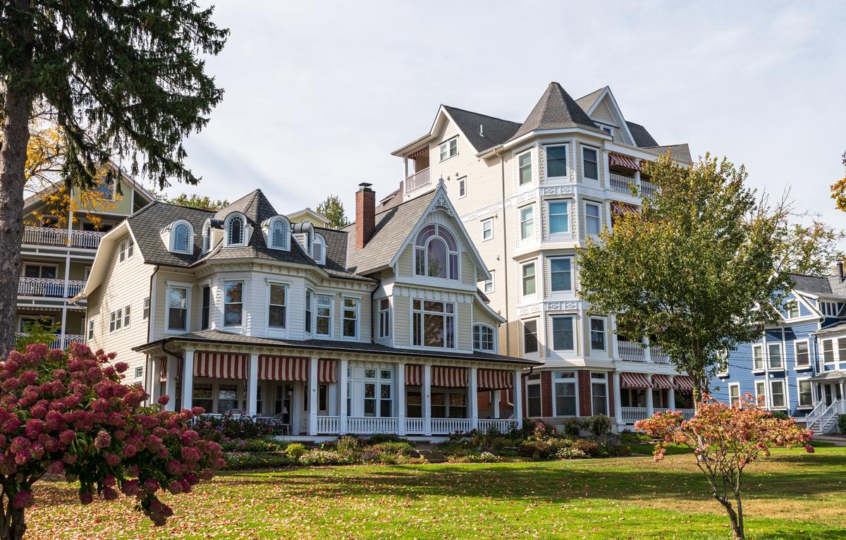 An old house on the Chautauqua Institute grounds at Chautauqua Lake, New York, on Oct. 5, 2023. (woodsnorthphoto/Shutterstock)