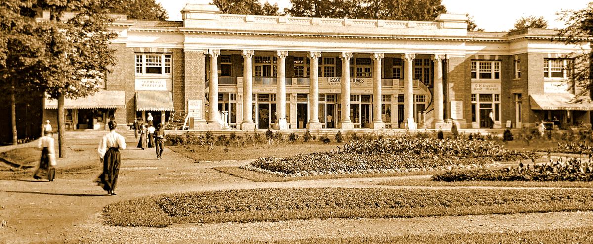 The colonnade and assembly grounds of Chautauqua Institution, in Chautauqua, New York, on June 8, 1910. (Arthur E. Gurmankin/Shutterstock)