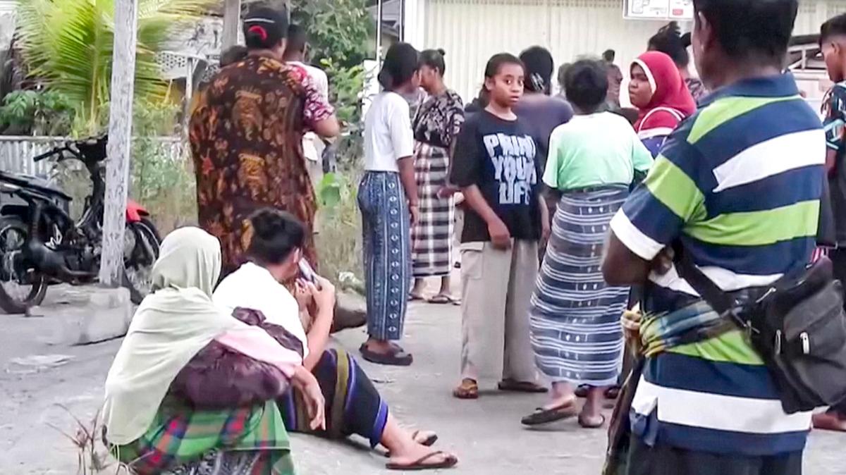 7.7 Magnitude Earthquake Kills at Least 47 in Indonesia