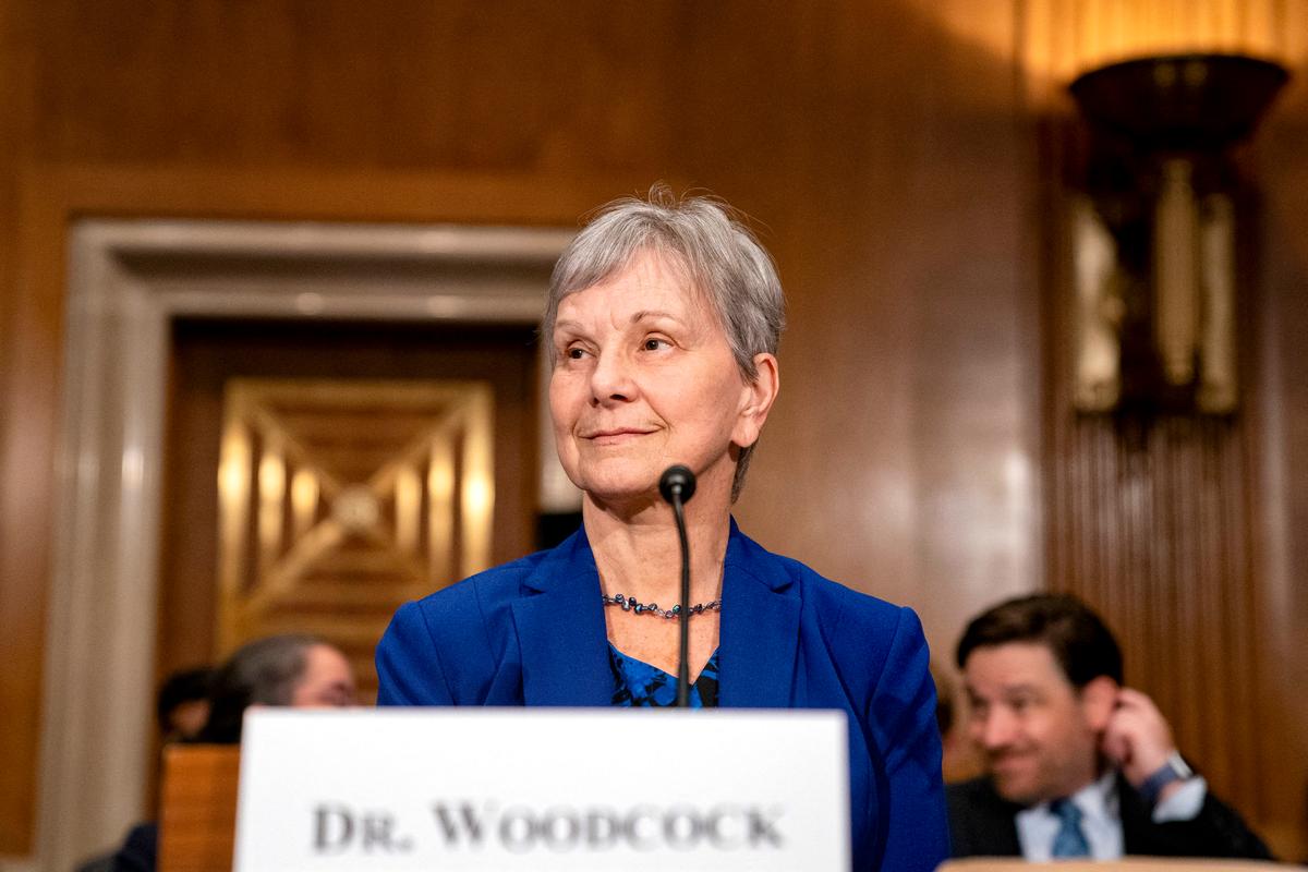 Top FDA Official Urged Fauci, NIH Head to Study Problems After COVID-19 Vaccination