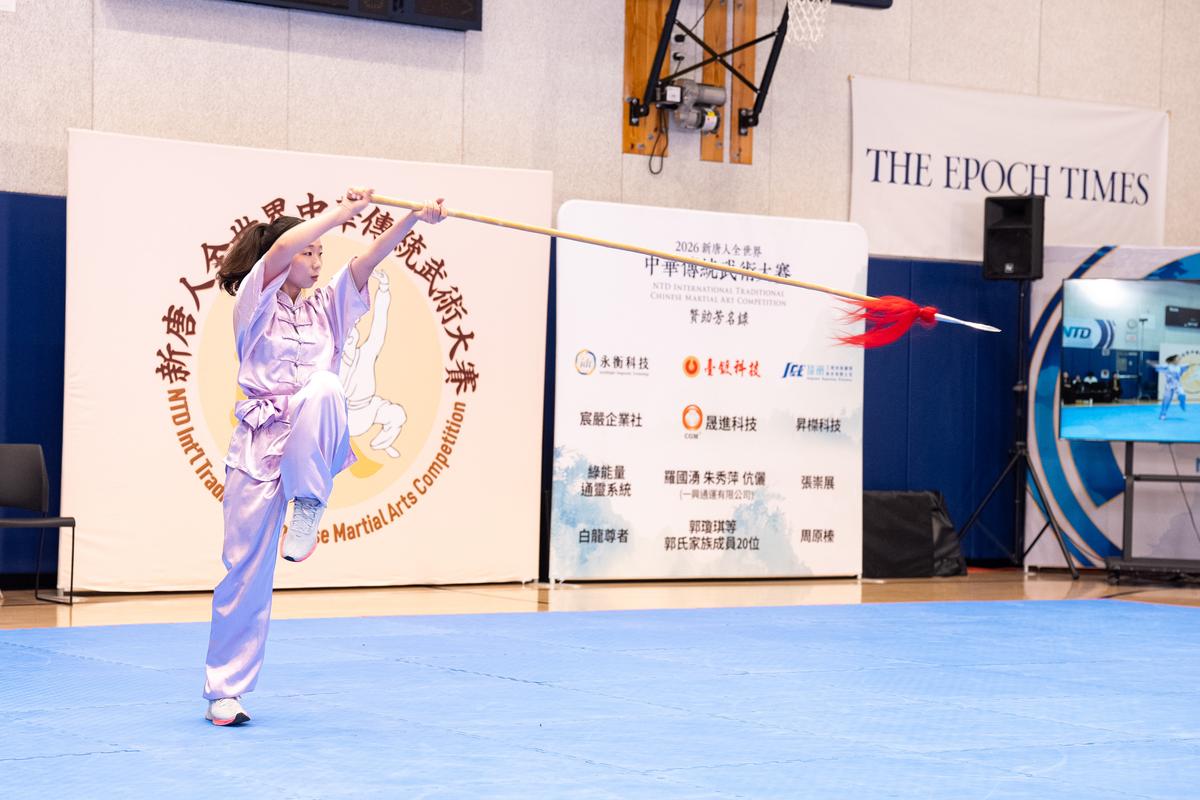 Wu Jiarou of Taiwan performs the Six Harmonies Spear in the women's weapons semifinal in Manhattan on Aug. 14, 2026. (Dai Bing/The Epoch Times)