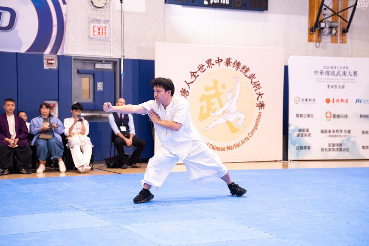 Lin Jingyao of Taiwan performs a Seven Star Praying Mantis form in the men's barehanded division final in Manhattan on Aug. 15, 2026. (Dai Bing/The Epoch Times)