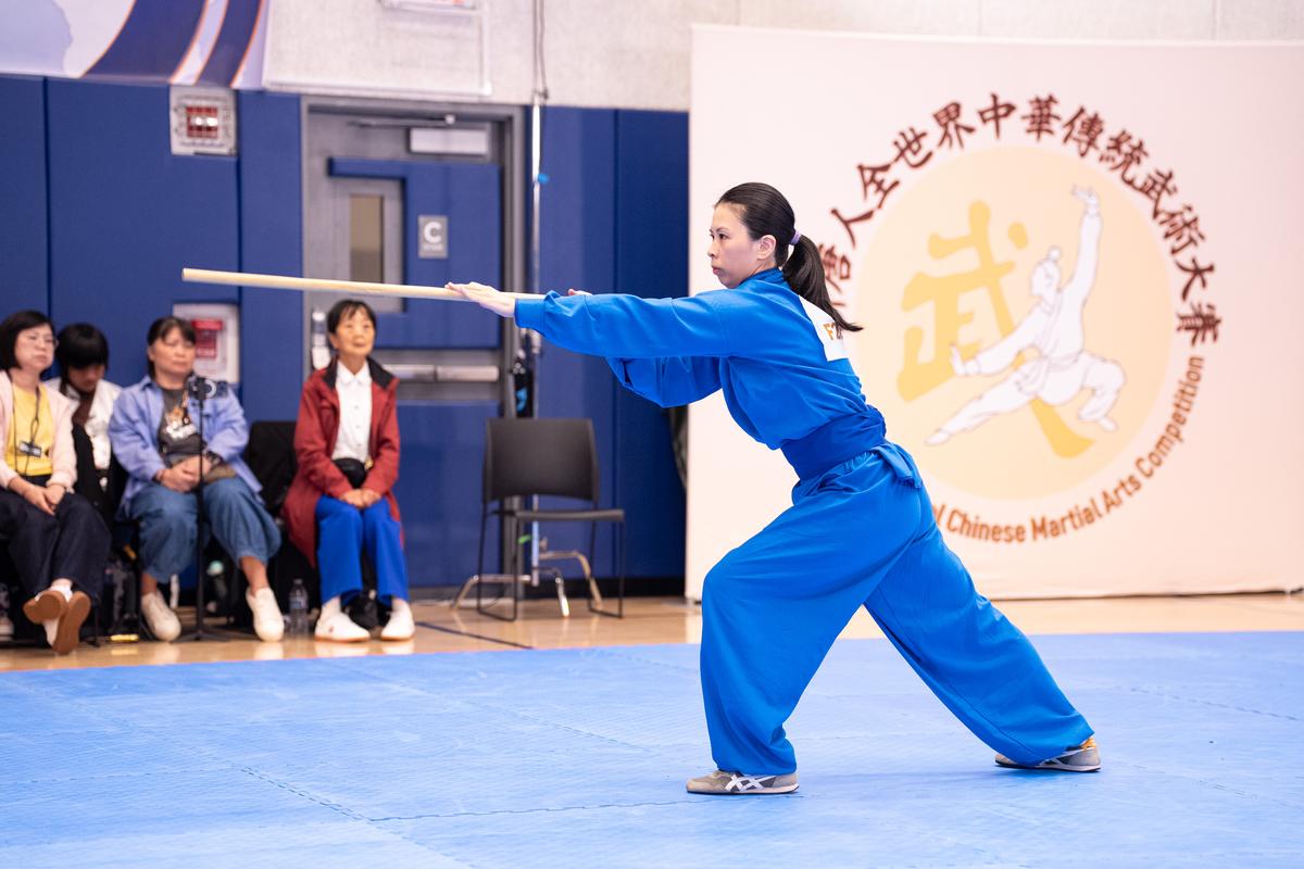 Jin Huan of the United States competes in the women's weapons final in Manhattan on Aug. 15, 2026. Jin won silver. (Dai Bing/The Epoch Times)