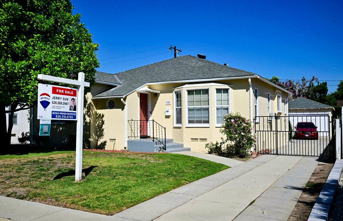 Pending Home Sales Drop for 2nd Straight Month Amid High Mortgage Rates