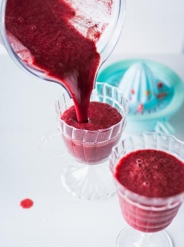 Antioxidant smoothie with pomegranate (<a href="http://www.shutterstock.com/pic-154067759/stock-photo-pouring-pomegranate-blackberry-smoothie.html?src=HJYZtiXOMEsb9D3nfYhPzw-1-5&ws=1" target="_blank">Shutterstock</a>)
