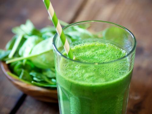 Daily Green Smoothie (<a href="http://www.shutterstock.com/pic-178447175/stock-photo-spinach-smoothie.html?src=SV1G4luKfh--55BfAUxclQ-1-0&ws=1" target="_blank">Shutterstock</a>)