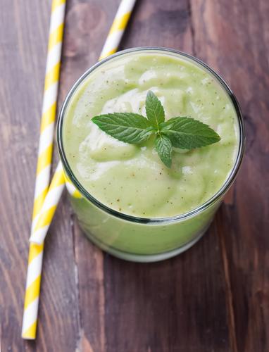 For weight-loss smoothie, try making green tea and letting it cool, and use this to replace the water. (<a href="http://www.shutterstock.com/pic-231718888/stock-photo-healthy-green-smoothie-on-the-wooden-table.html?src=SV1G4luKfh--55BfAUxclQ-1-62&ws=1" target="_blank">Shutterstock</a>)