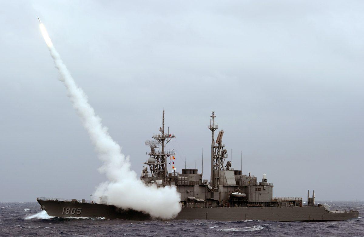 A Taiwan destroyer launches a surface-to-air missile during exercises meant to simulate an attack by the Chinese regime, near the east coast of Taiwan, on Sept. 26, 2013. (Sam Yeh/AFP/Getty Images)