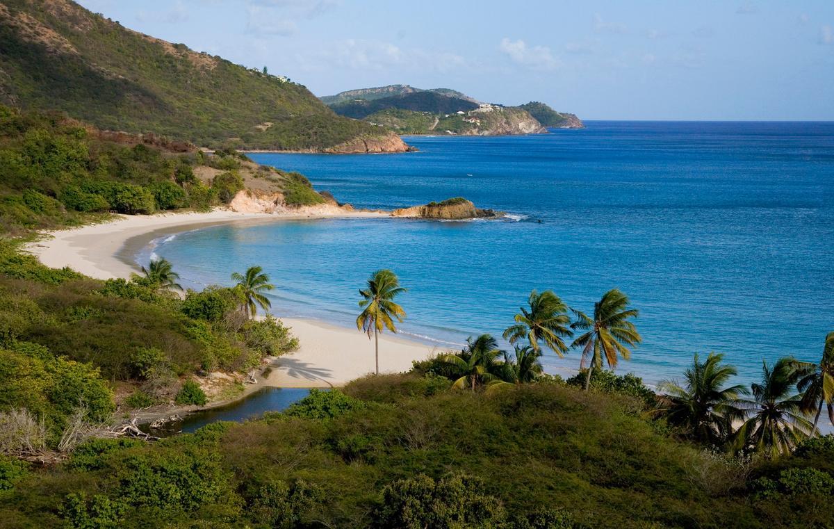 Rendezvous Bay. (Antigua and Barbuda Tourism Authority)