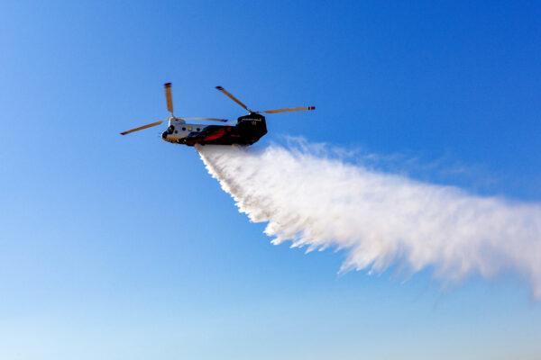 A new helicopter leased by the Orange County Fire Authority to combat wildfires in Southern California demonstrates its capabilities in Los Alamitos, Calif., on Sept. 30, 2020. (John Fredricks/The Epoch Times)