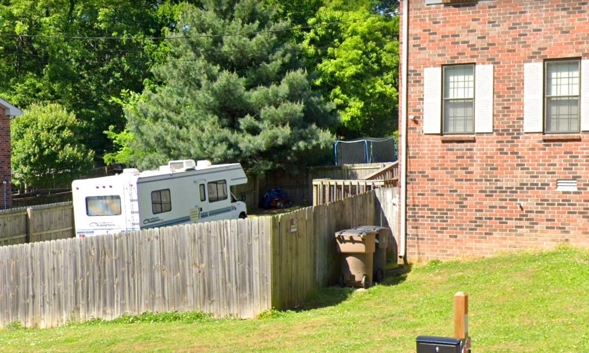 A Google Maps image taken in May 2019 shows a motorhome parked in the lot of the house of interest similar to the one in the photo released by the Metro Nashville Police Department. (Screenshot via Google Maps)