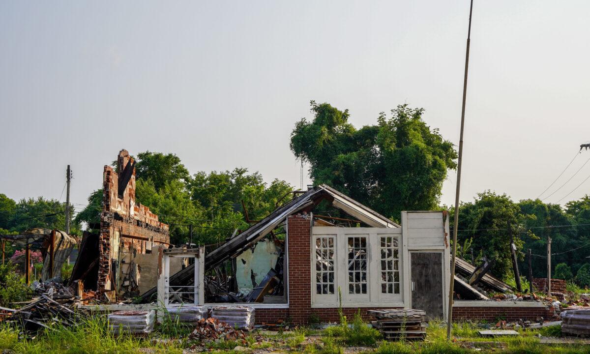 A ruined house on the main street of Cairo, Ill., on July 20, 2021. (Jackson Elliott/The Epoch Times)