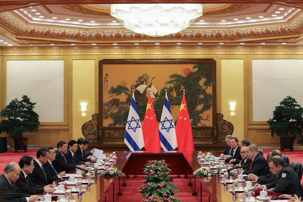 Chinese Premier Li Keqiang meets with Israel Prime Minister Benjamin Netanyahu at the Great Hall of the People in Beijing, China, on March 20, 2017. (Lintao Zhang/Pool/Getty Images)