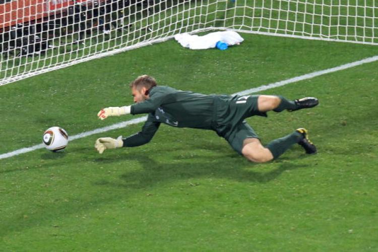 <a><img src="https://www.theepochtimes.com/assets/uploads/2015/09/usa_vs_england_102016721.jpg" alt="BIG MISTAKE: England's Robert Green sees the ball slip through his hands and into the net. (Martin Rose/Getty Images)" title="BIG MISTAKE: England's Robert Green sees the ball slip through his hands and into the net. (Martin Rose/Getty Images)" width="320" class="size-medium wp-image-1818715"/></a>