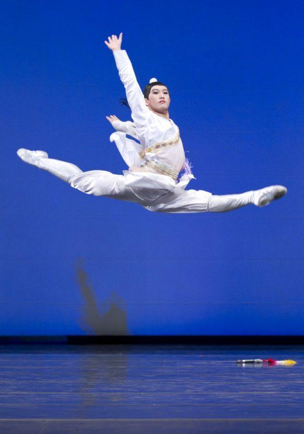 Jim Chen performing the role of the famous general Han Xin as a youth. (Edward Dai/The Epoch Times)